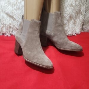 Elegant Madewell Tan Suede Ankle Boots